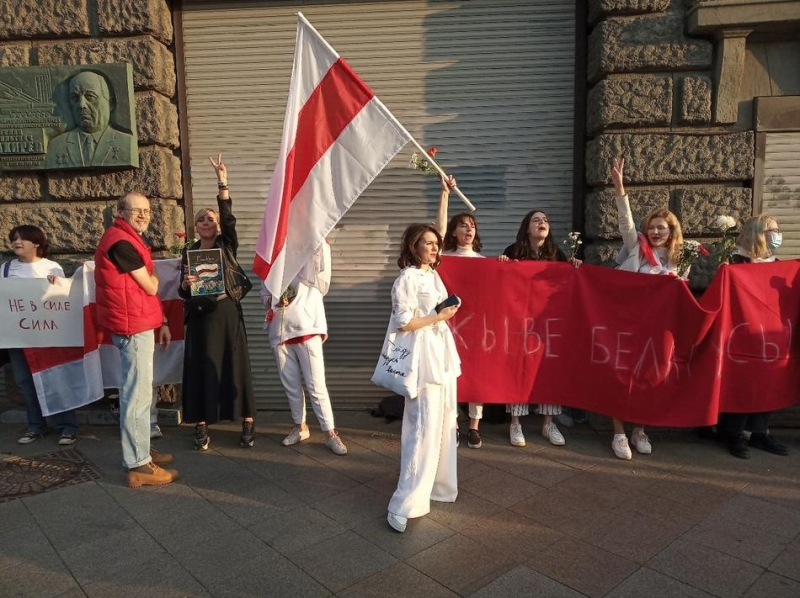 Белорусская прозападная оппозиция в Москве снова была блокирована активистами НОД