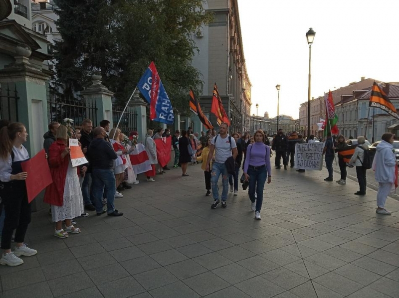 Белорусская прозападная оппозиция в Москве снова была блокирована активистами НОД
