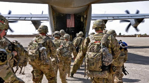 "Стали мишенью": почему войска США бегут из оккупированных стран
