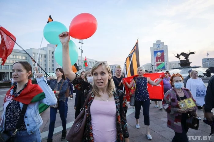Сторонники Лукашенко вышли на митинг в центре Минска