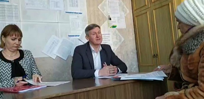 Председатель Курганской областной Думы принял 25 239 подписей граждан с предложениями по реформе Конституции РФ