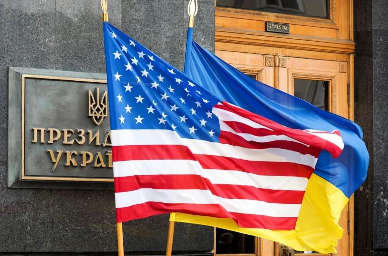 Зачем Киев так активно хочет передать свою «незалежность» США