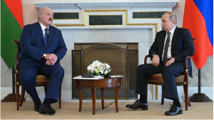 Лукашенко заявил Путину, что Белоруссия выдержит санкции Запада