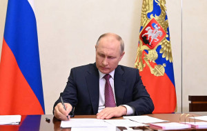Путин внес в ГД законопроект о продлении предельного срока службы генералов и маршалов