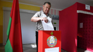 МИР В Белоруссии одобрили поправки в конституцию о едином дне голосования