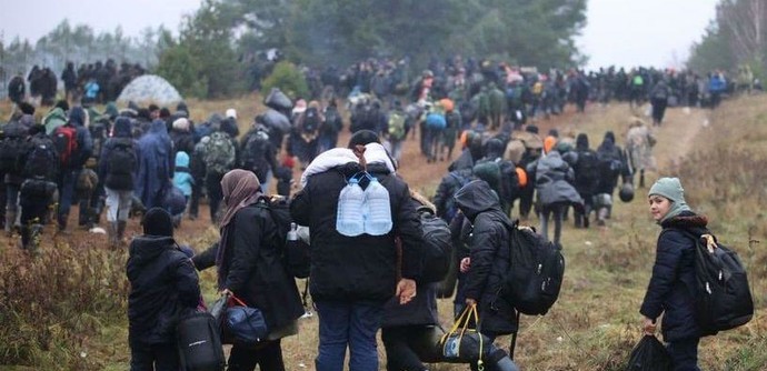 Песков уверен, что Белоруссия принимает все меры по ситуации с мигрантами на польской границе