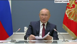Президент Путин: Россия не стремится жить за крепостными стенами, но повышает суверенитеТ.
