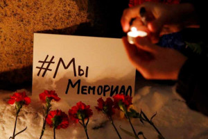 Рекомендую всех плачущих по «Мемориалу» спрашивать про Ассанжа - Юлия Витязева