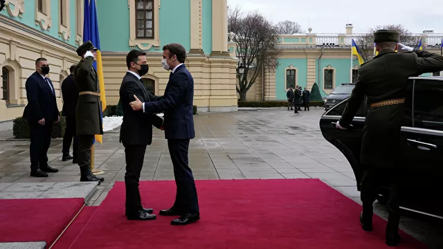 В Киеве начались переговоры Макрона и Зеленского