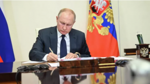 Путин подписал указ о награждении 26 семей орденом "Родительская слава"
