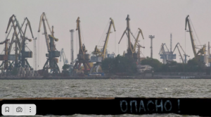 Украинские националисты осуществили очередную провокацию в порту Мариуполя, подожгли корабль управления "Донбасс"