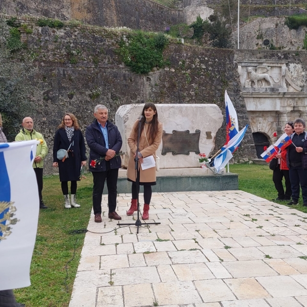 Жители Корфу очистили оскверненный вандалами памятник Ушакову
