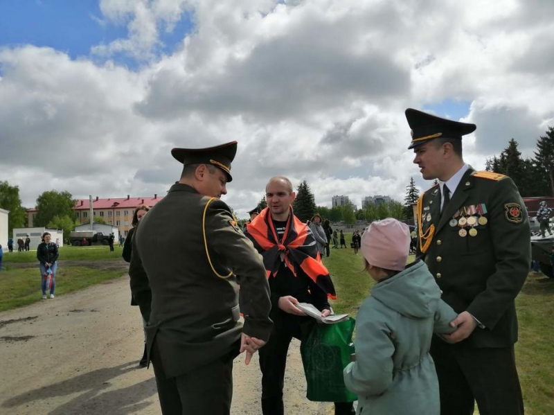 НОД Белоруссии раздал инфоснаряды на праздновании 80 - тия 6-й ОГМ бригады