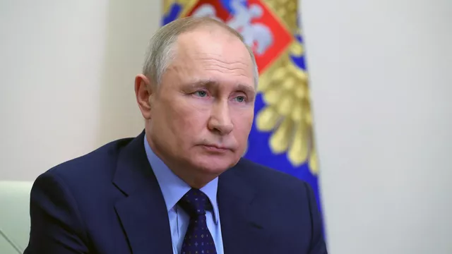 Путин проинформировал Макрона о ходе спецоперации по защите Донбасса