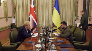 Зеленский и Джонсон обсудили возможность передачи Киеву высокоточного оружия