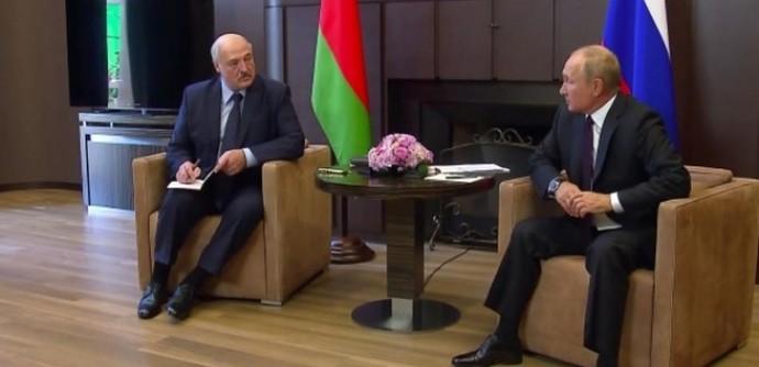 Лукашенко заявил о готовности применения самого серьезного оружия для защиты Отечества от Бреста до Владивостока