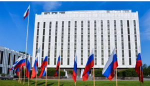 Посольство России: США стремятся "раскочегаривать" конфликт на Украине как можно дольше