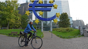 Совет управляющих Европейского центрального банка (ЕЦБ) повысил три ключевые процентные ставки на 50 базисных пунктов впервые с 2011 года, сообщил регулятор.