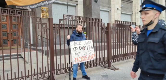 Одиночный пикет. Денис Ганич призвал к участию в акции на Манежной площади